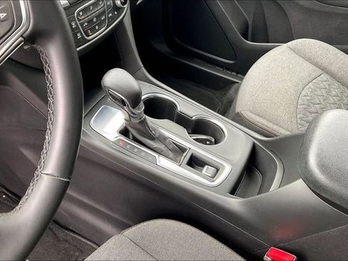 Used 2024 Chevrolet Equinox LT image 18