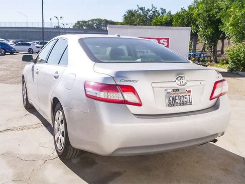 Used 2011 Toyota Camry LE image 7