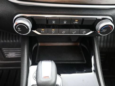 Used 2024 Nissan Altima 2.5 SV FWD image 7