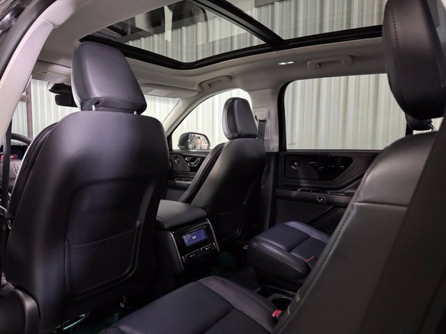 Used 2025 Lincoln Aviator Reserve w/ Illumination Package RWD image 11