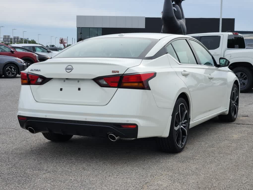 Used 2025 Nissan Altima 2.5 SR w/ SR Premium Package FWD image 3