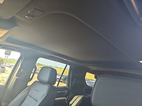 Used 2023 GMC Yukon Denali AWD/4WD image 10