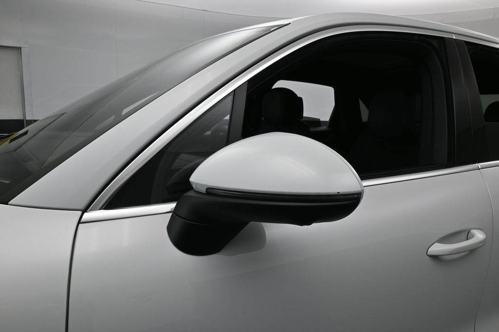 Used 2025 Porsche Cayenne AWD/4WD image 35