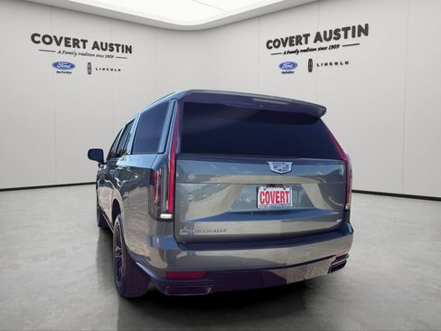 Used 2024 Cadillac Escalade Sport Platinum AWD/4WD image 3