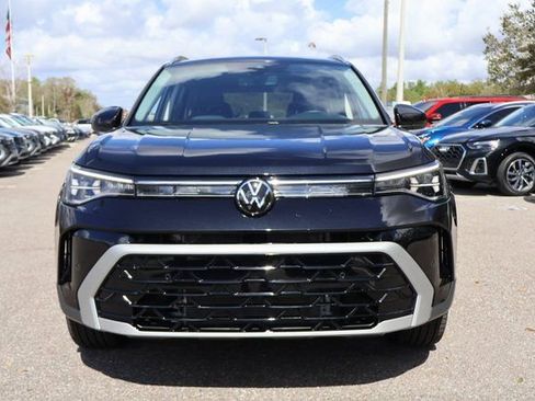 Certified 2025 Volkswagen Taos SEL image 2