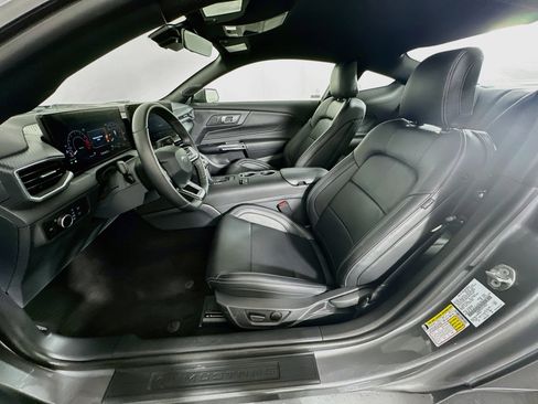 Used 2026 Ford Mustang Premium RWD image 13