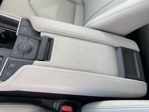 Used 2026 Toyota Grand Highlander FWD image 47