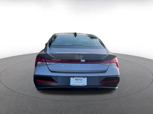 Used 2025 Hyundai Elantra SEL image 12