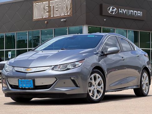 Used 2018 Chevrolet Volt Premier w/ Driver Confidence Package FWD image 1