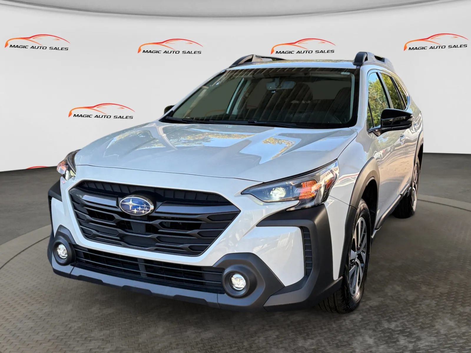 Used 2023 Subaru Outback Premium AWD/4WD image 1