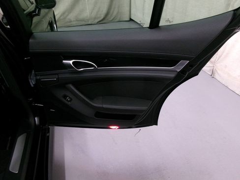 Used 2014 Porsche Panamera 4 AWD/4WD image 32