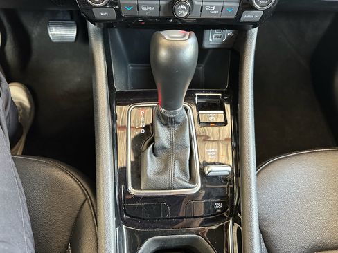 Used 2025 Jeep Compass Limited AWD/4WD image 17