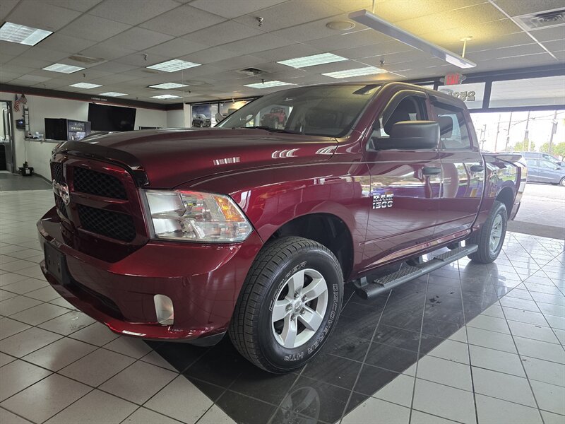 Used 2017 RAM 1500 Express RWD image 1