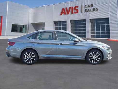Used 2025 Volkswagen Jetta SE FWD image 5