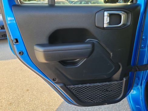 Used 2022 Jeep Gladiator Sport image 16