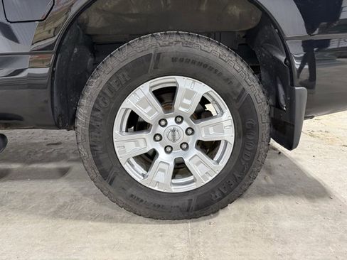 Used 2019 Nissan Titan SV image 37