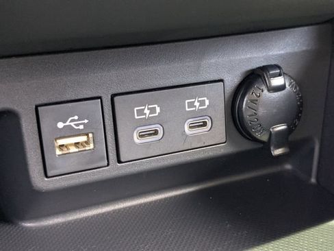 Used 2023 Toyota Highlander XLE FWD image 20