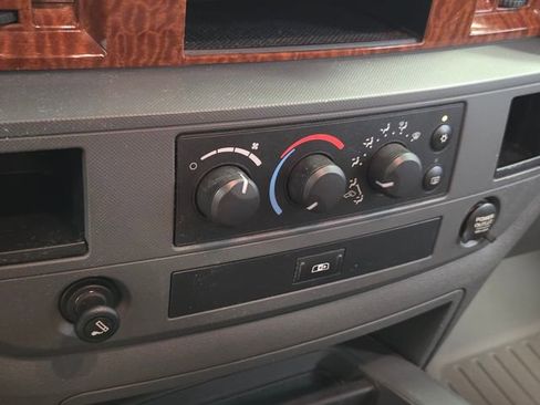 Used 2006 Dodge Ram 2500 Truck SLT w/ Light Group RWD image 17