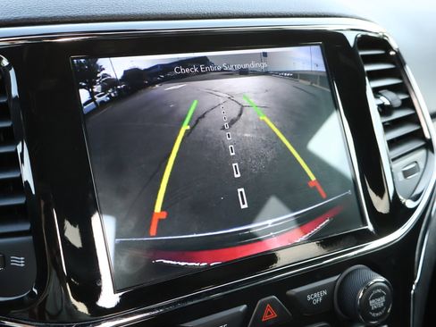 Used 2022 Jeep Grand Cherokee Limited image 5