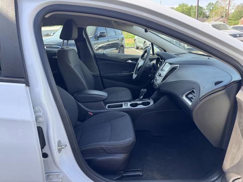 Used 2018 Chevrolet Cruze LS image 20