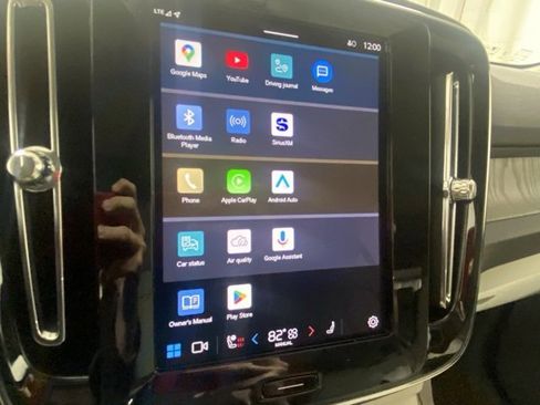 Used 2025 Volvo XC40 B5 Ultra image 22