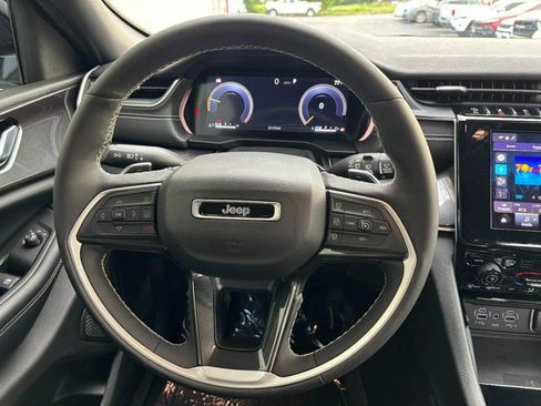 Used 2023 Jeep Grand Cherokee Altitude AWD/4WD image 16