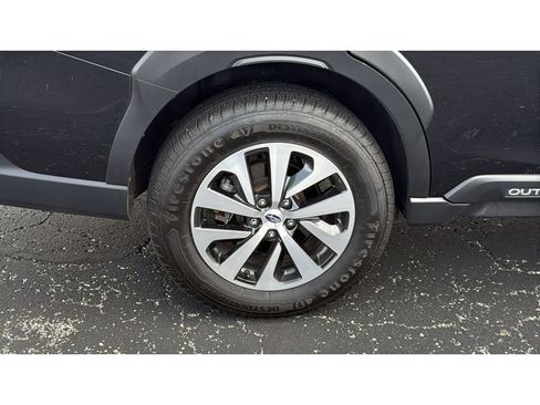 Used 2024 Subaru Outback Premium AWD/4WD image 13