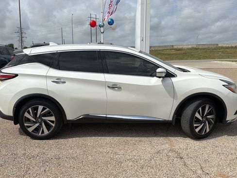 Used 2018 Nissan Murano Platinum FWD image 2