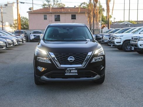 Used 2023 Nissan Rogue SV image 2