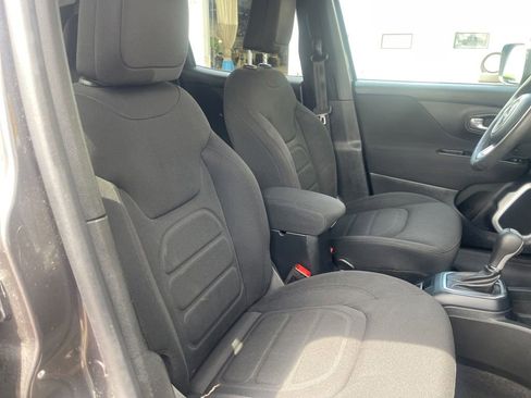 Used 2019 Jeep Renegade Latitude AWD/4WD image 22