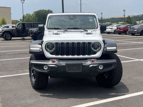 Used 2025 Jeep Wrangler Unlimited Rubicon AWD/4WD image 8