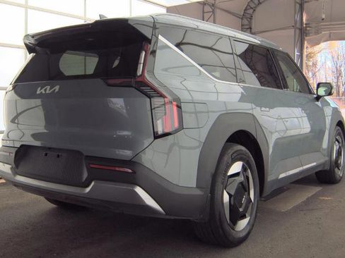 Certified 2024 Kia EV9 Wind AWD/4WD image 4