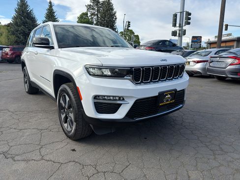 Used 2023 Jeep Grand Cherokee 4WD 4xe image 11
