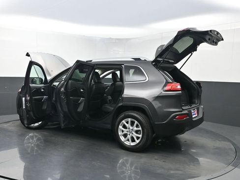 Used 2018 Jeep Cherokee Latitude Plus image 33