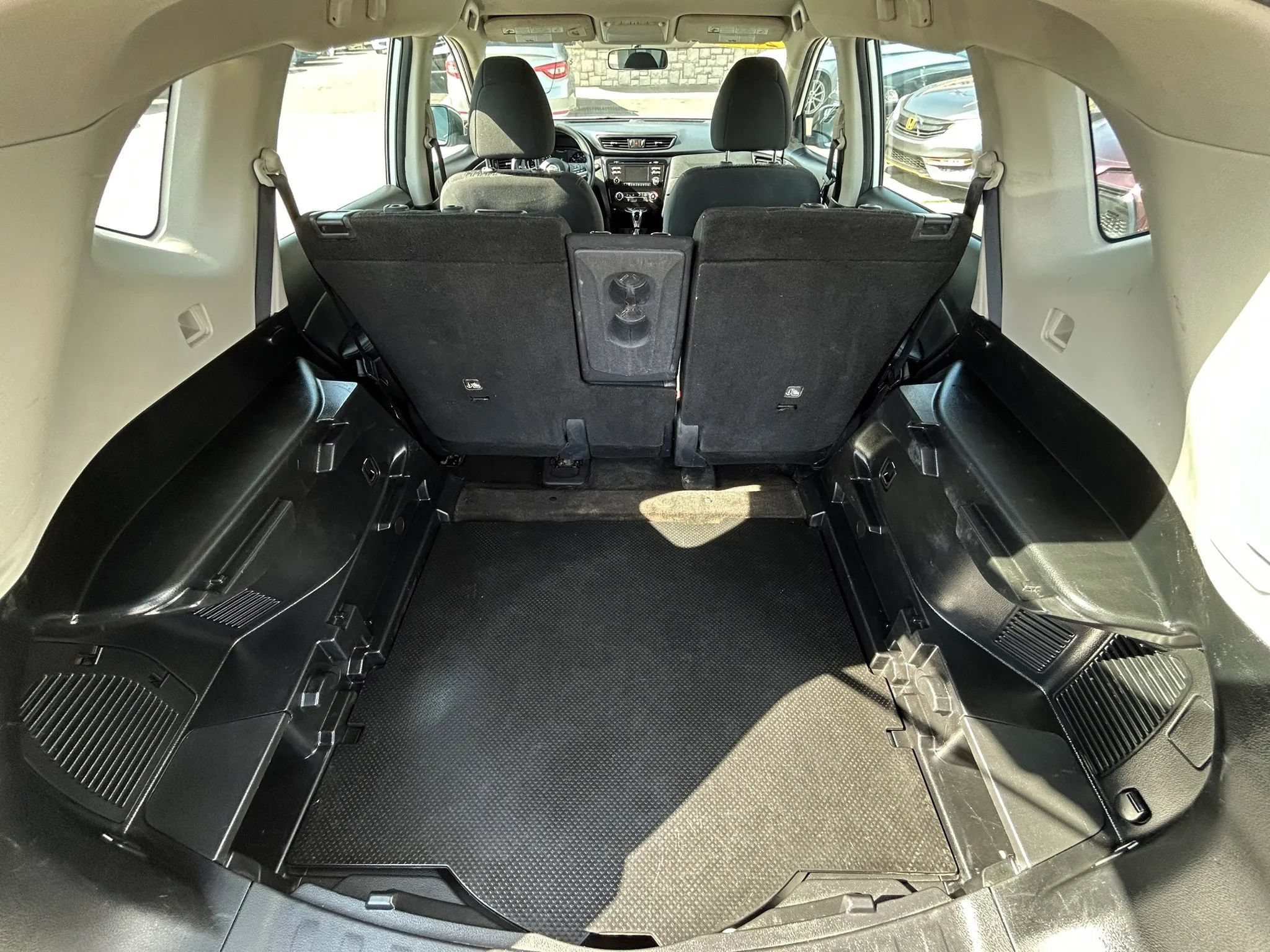 Used 2017 Nissan Rogue S AWD/4WD image 8