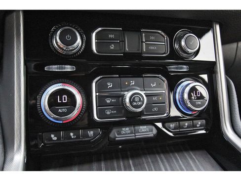 Used 2021 GMC Yukon Denali w/ Denali Premium Package image 24