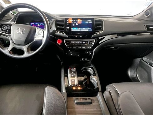 Used 2022 Honda Pilot Touring image 11