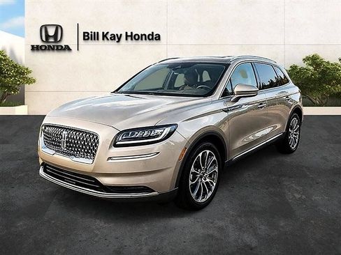 Used 2023 Lincoln Nautilus Reserve AWD/4WD image 11
