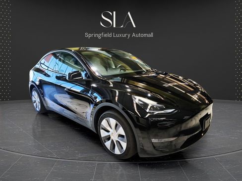 Used 2023 Tesla Model Y Long Range AWD/4WD image 1