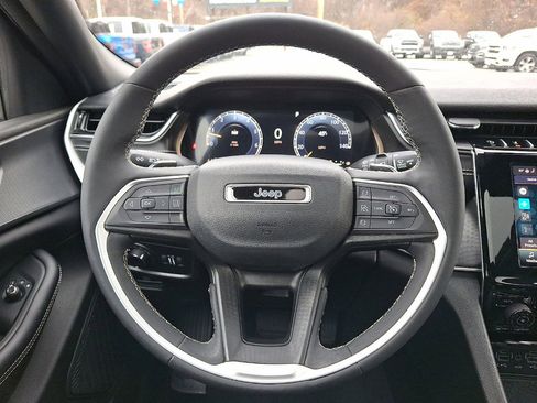 Used 2023 Jeep Grand Cherokee Altitude image 16