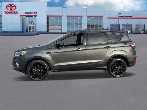 Used 2018 Ford Escape SE w/ SE Sport Appearance Package image 3