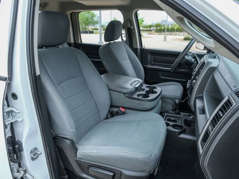 Used 2018 RAM 2500 Tradesman w/ Chrome Appearance Group AWD/4WD image 38