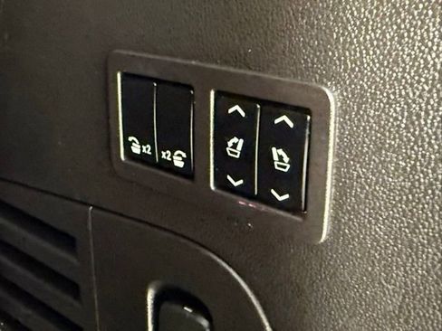 Used 2018 Cadillac Escalade Premium Luxury image 5