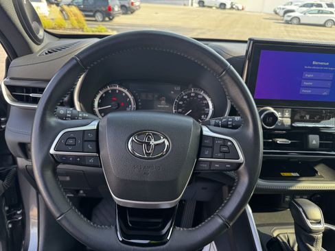 Used 2023 Toyota Highlander XSE AWD/4WD image 4