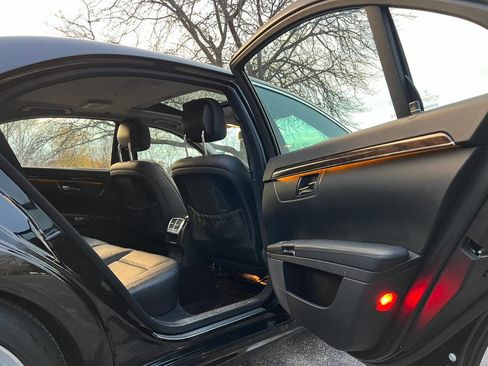 Used 2011 Mercedes-Benz S 400 w/ Sport Pkg image 18