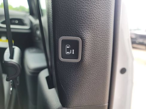 New 2027 Chrysler Pacifica Select FWD image 11