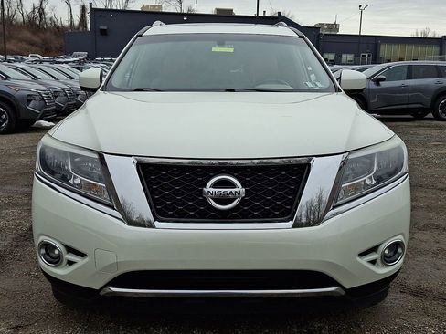 Used 2016 Nissan Pathfinder Platinum image 2