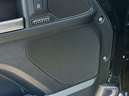 New 2026 Land Rover Defender 110 X-Dynamic SE image 23