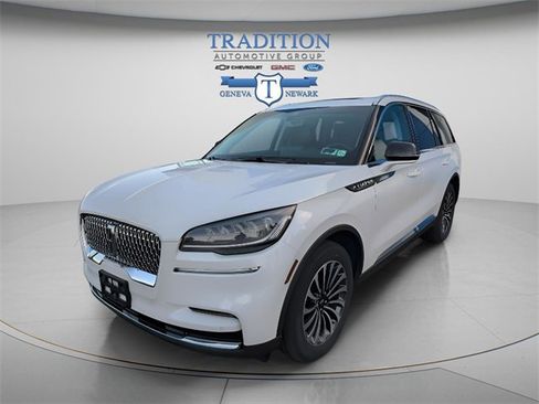 Used 2023 Lincoln Aviator Standard w/ Premium Package image 1