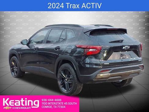 Used 2024 Chevrolet Trax ACTIV w/ Sunroof Package image 2